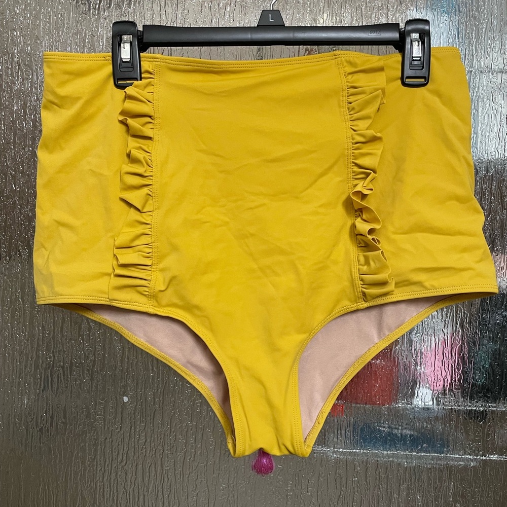 Kortni Jeane ruffle front swim bottoms